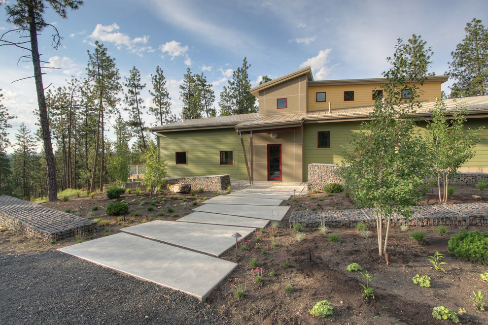 Zweistöckiges Modernes Haus mit grüner Fassadenfarbe in Seattle
