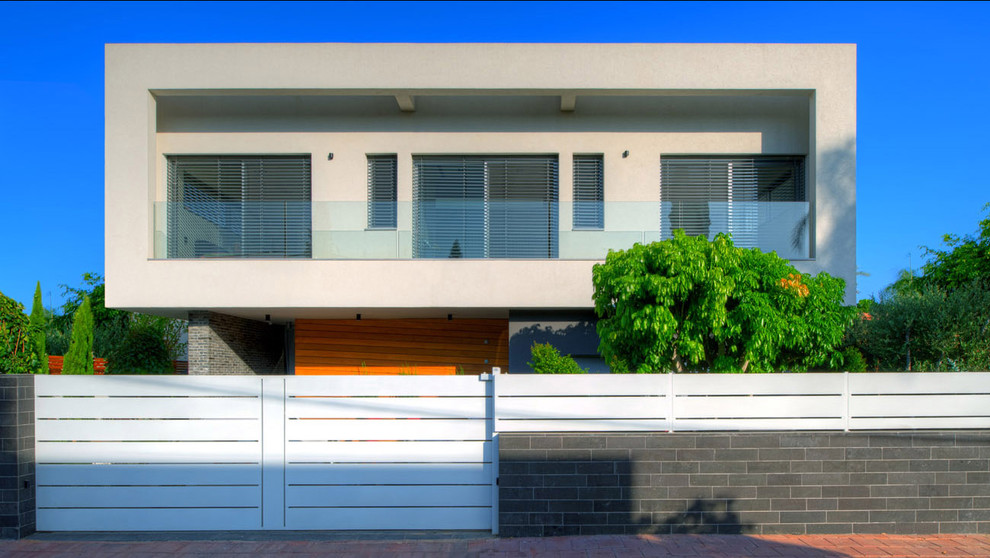 Example of a mid-sized trendy exterior home design in Tel Aviv