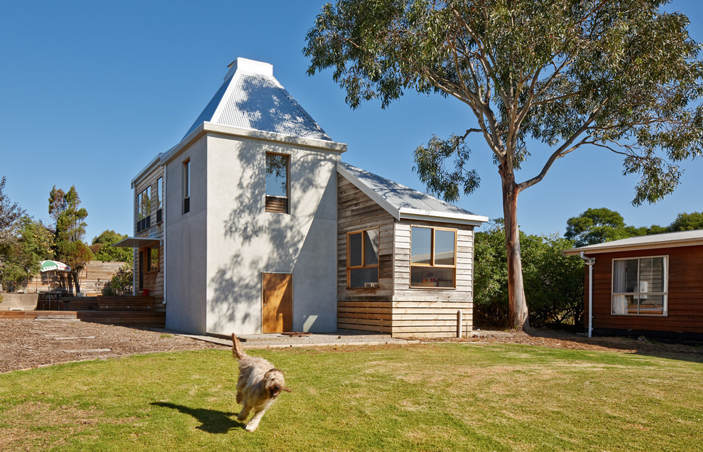 Photo of a small and brown farmhouse two floor house exterior in Melbourne with wood cladding and a pitched roof.