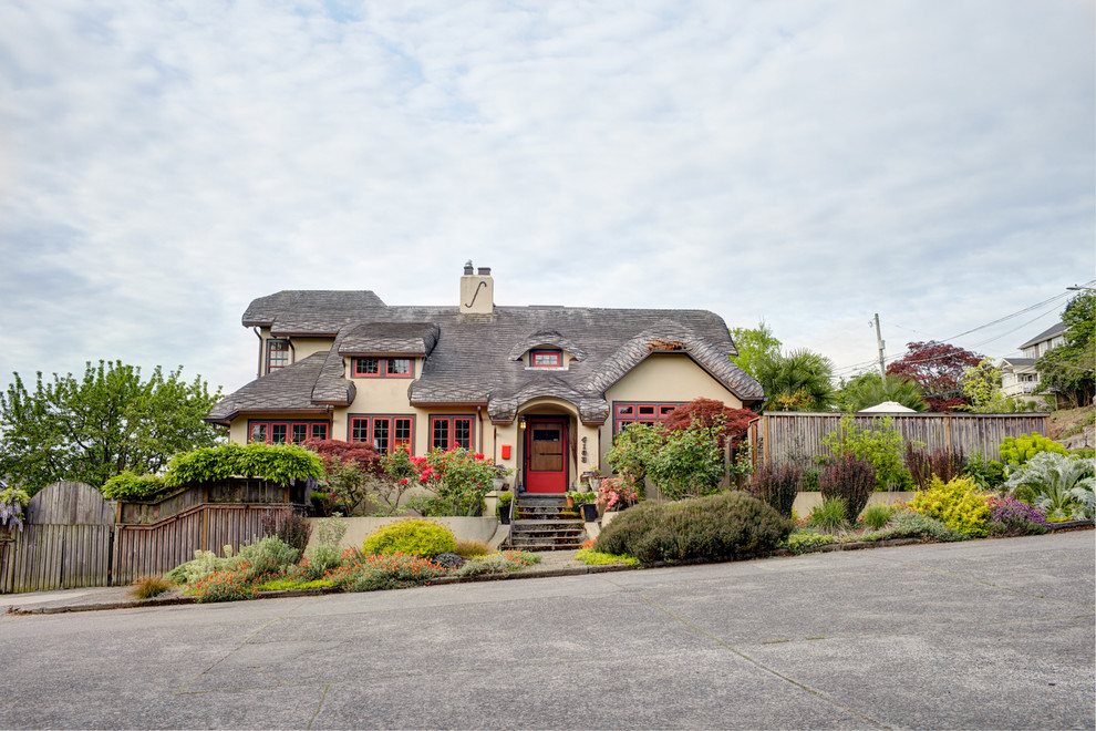 Example of a mid-sized trendy three-story stucco exterior home design in Seattle