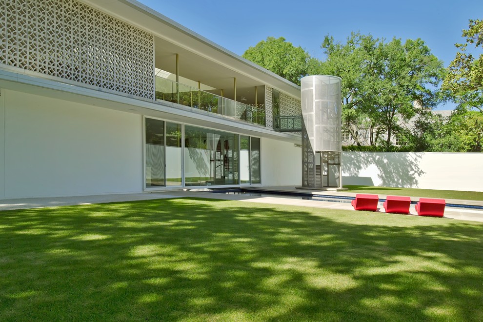 Ispirazione per la facciata di una casa bianca moderna a due piani con tetto piano