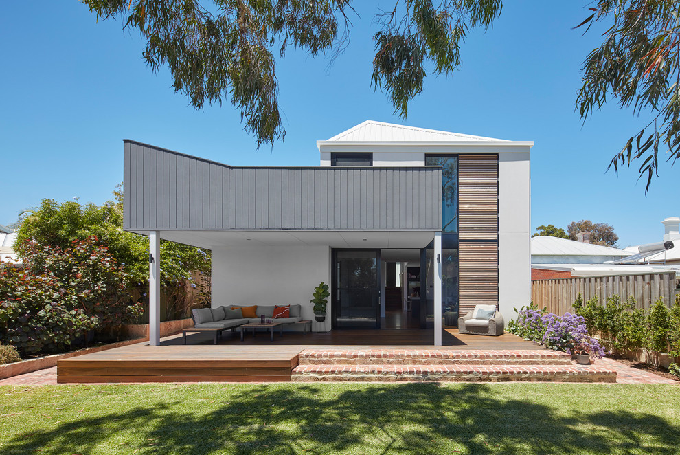 Modernes Haus mit Walmdach und Blechdach in Perth