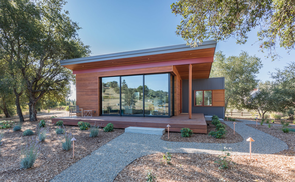 Kleines, Einstöckiges Modernes Einfamilienhaus mit Mix-Fassade, grauer Fassadenfarbe und Flachdach in San Francisco