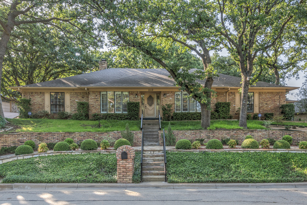 Beige retro bungalow brick house exterior in Dallas with a hip roof.