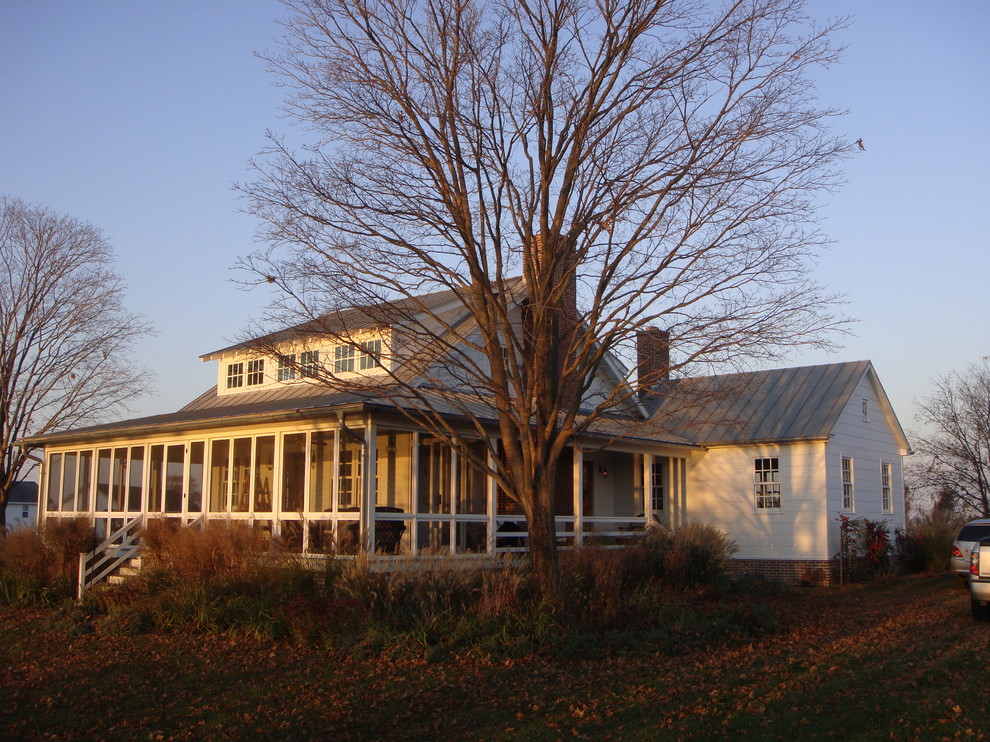 Foto della facciata di una casa country