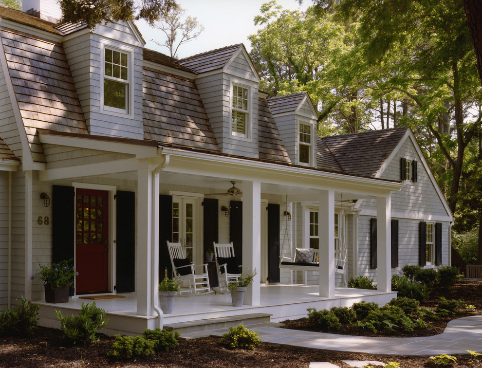 Maritimes Haus mit Faserzement-Fassade und grauer Fassadenfarbe in Washington, D.C.