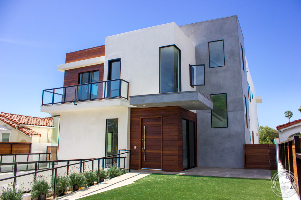 Advantage Ipe Siding on Los Angeles Area Home Modern