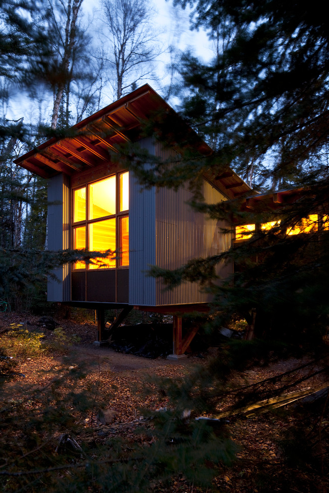 Inspiration for a modern exterior home remodel in Minneapolis
