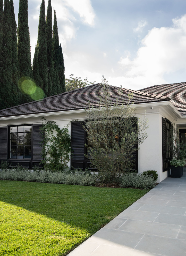 Inspiration for a large and white classic bungalow brick detached house in Los Angeles with a hip roof and a tiled roof.