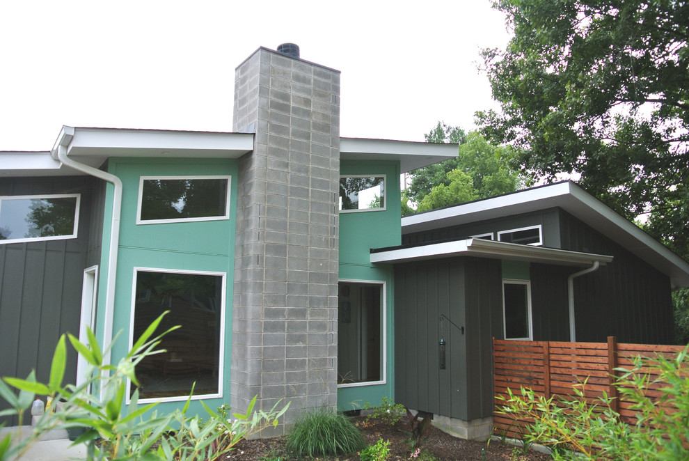 Mid-sized 1950s gray one-story mixed siding exterior home idea in Nashville