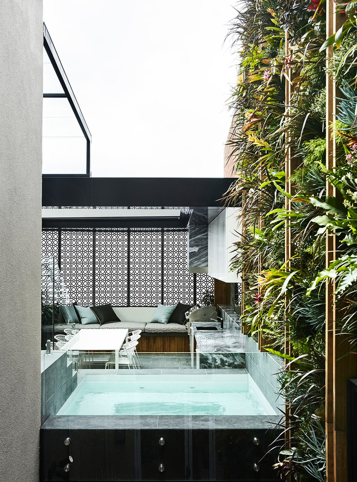 Kleines Modernes Reihenhaus mit Steinfassade und grauer Fassadenfarbe in Melbourne