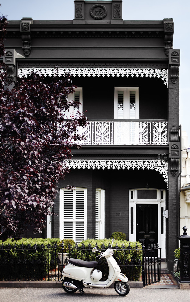 Mittelgroßes, Zweistöckiges Modernes Haus mit grauer Fassadenfarbe in Melbourne