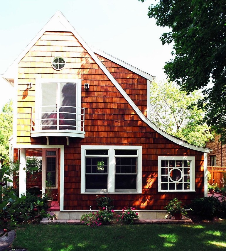Inspiration for an eclectic exterior home remodel in Chicago