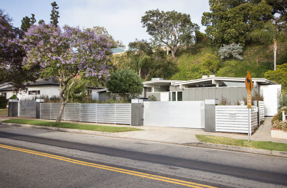 1960s gray one-story exterior home idea in Los Angeles