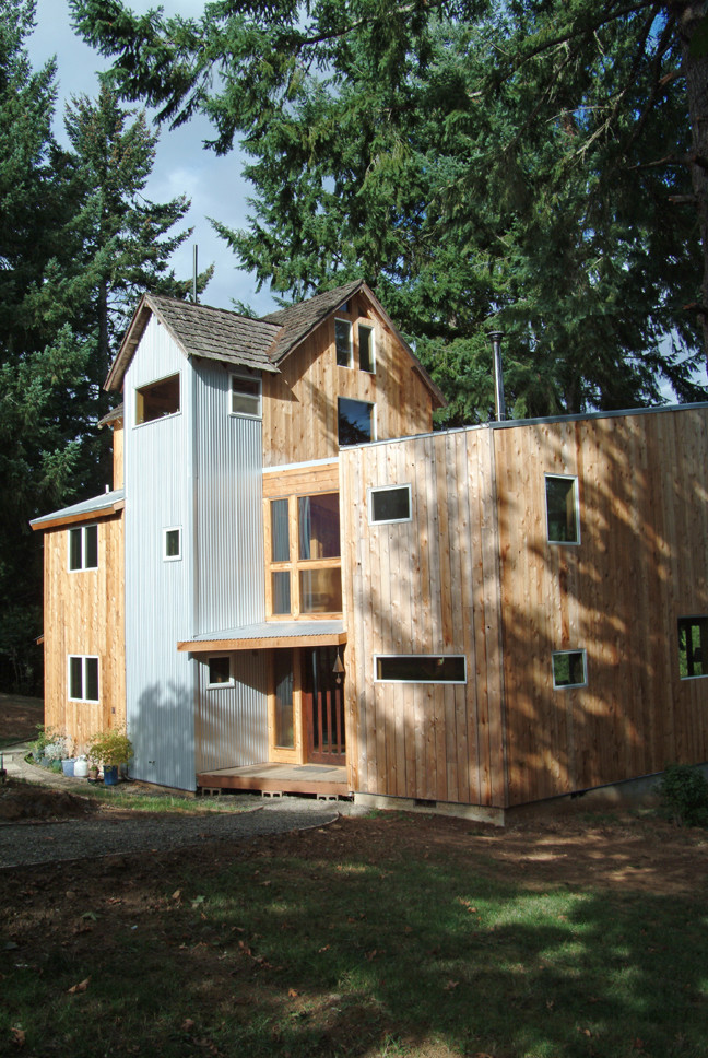 Design ideas for a contemporary house exterior in Portland.