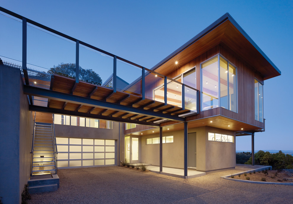 Zweistöckiges, Großes Modernes Einfamilienhaus mit Mix-Fassade, Flachdach und grauer Fassadenfarbe in Atlanta