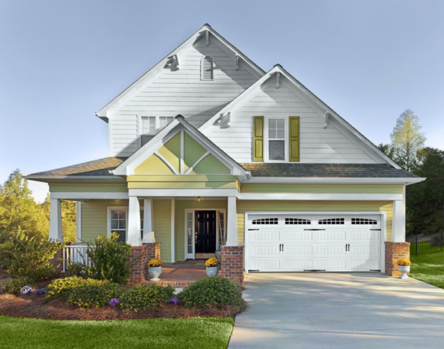 Amarr Carriage House Steel Garage Doors Classico Facciata Jacksonville di EZ Open