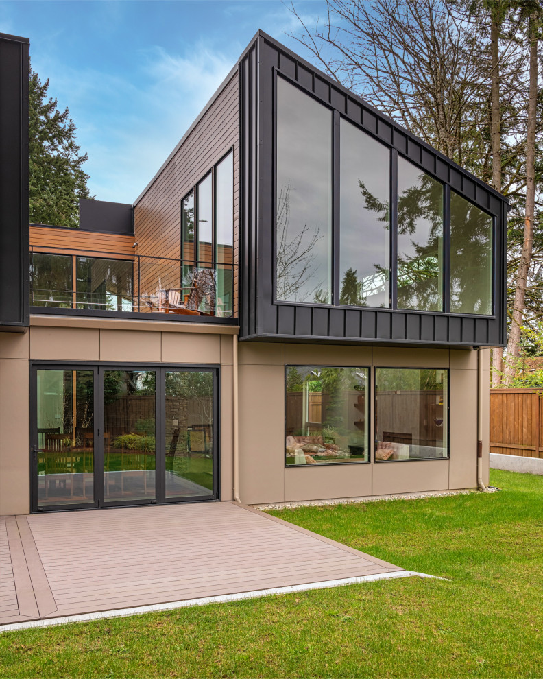 Modelo de fachada de casa contemporánea de tamaño medio de dos plantas con revestimientos combinados