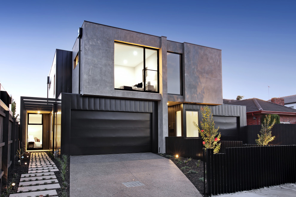 Идея дизайна: большой, двухэтажный, черный дуплекс в современном стиле с комбинированной облицовкой, плоской крышей и крышей из смешанных материалов