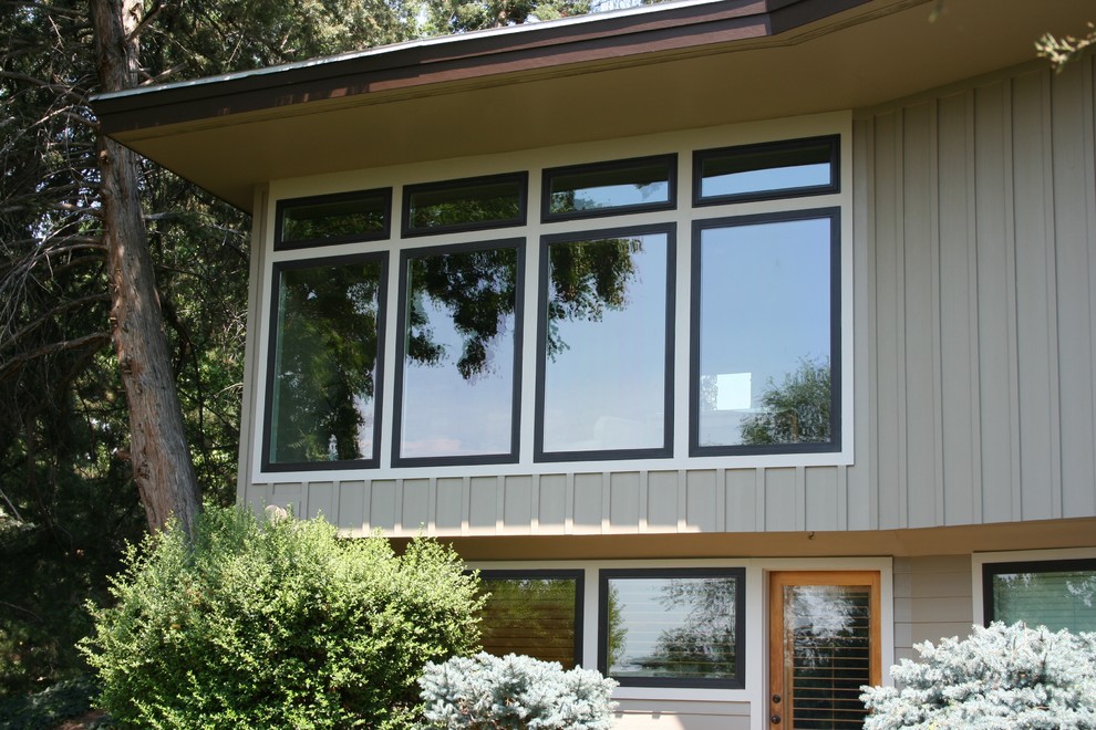 ボイシにあるトラディショナルスタイルのおしゃれな家の外観 (コンクリート繊維板サイディング) の写真