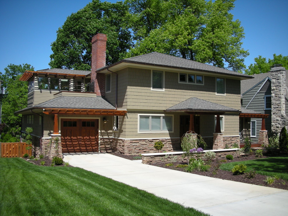 Medium sized traditional two floor house exterior in Kansas City with wood cladding.