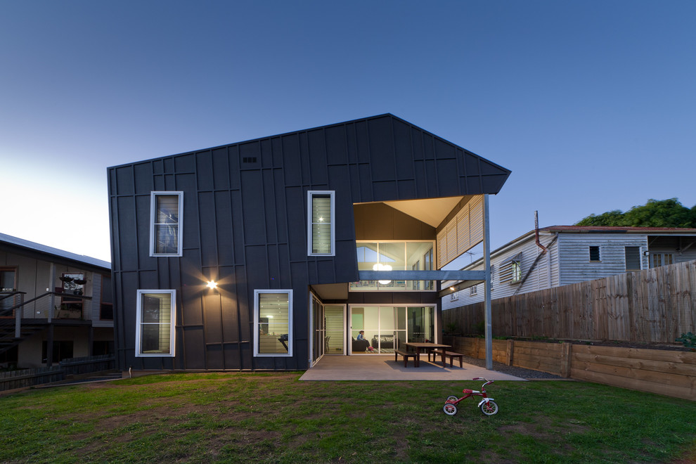 Großes, Zweistöckiges Modernes Haus mit schwarzer Fassadenfarbe und Pultdach in Gold Coast - Tweed