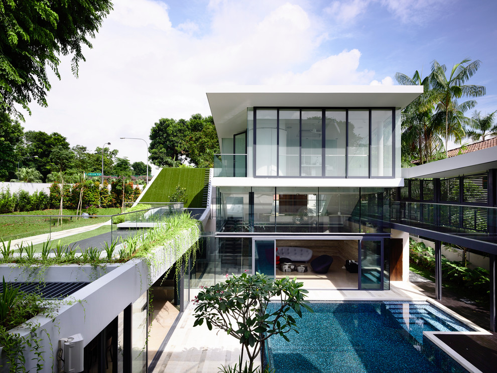 Photo of a contemporary house exterior in Singapore.