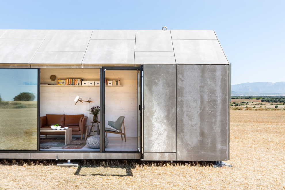 Inspiration for a contemporary exterior home remodel in Madrid