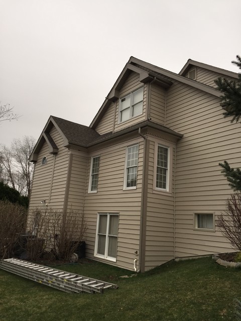 Architectural 7" wide insulated vinyl siding - Country Beige/Clay