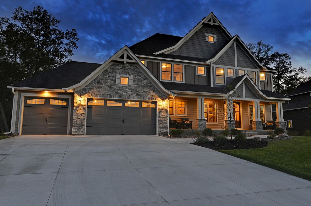 Inspiration for a craftsman exterior home remodel in Minneapolis
