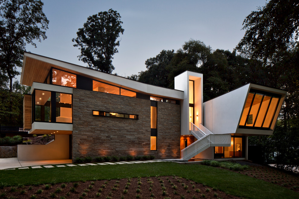 Photo of a contemporary house exterior in Atlanta.