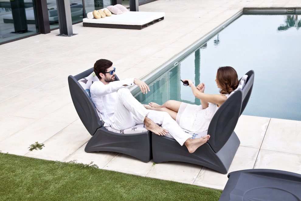 Arianne Garden Outdoor Modular Sofa by Famaliving California Modern