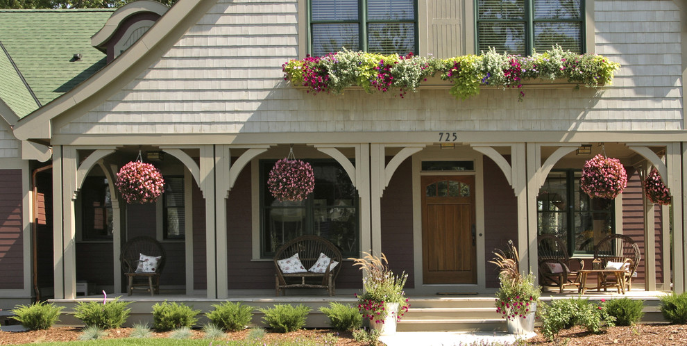 Example of an arts and crafts exterior home design in Minneapolis