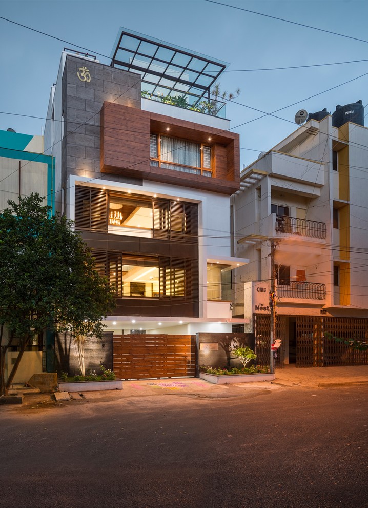 Inspiration for a modern exterior home remodel in Bengaluru