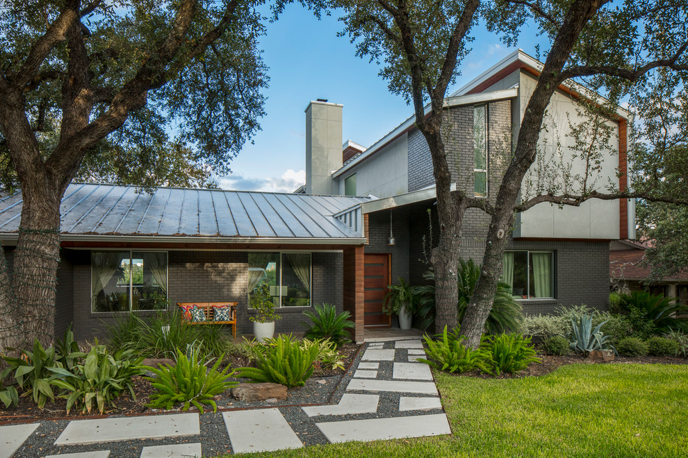 Ispirazione per la casa con tetto a falda unica grigio contemporaneo a due piani di medie dimensioni con rivestimento in stucco
