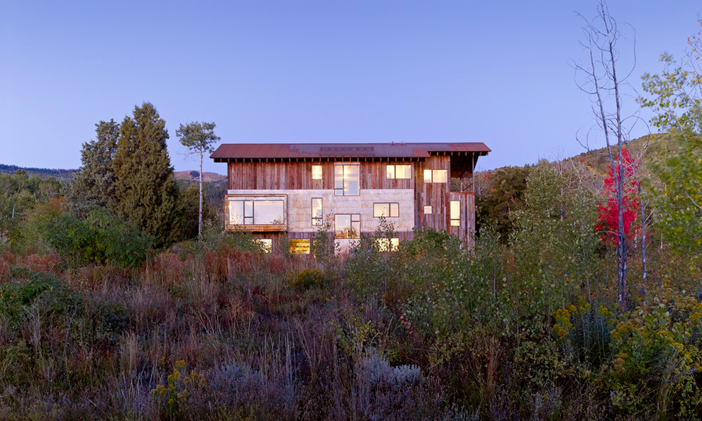 Rustic two-story exterior home idea in Salt Lake City