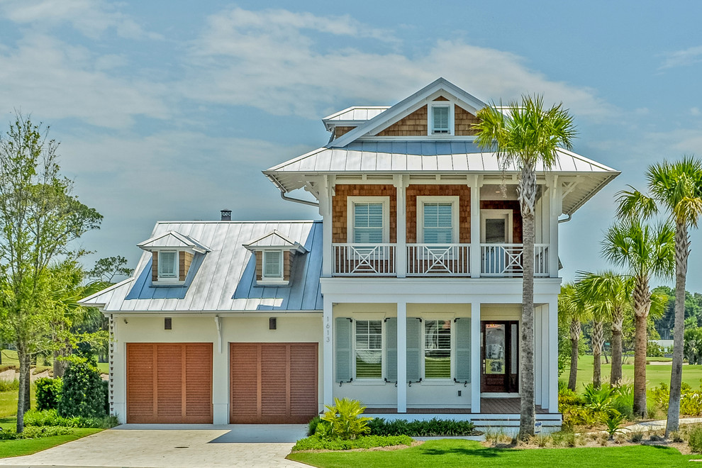 Photo of a beach style house exterior in Jacksonville.