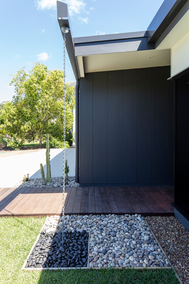 This is an example of a medium sized contemporary house exterior in Sunshine Coast.