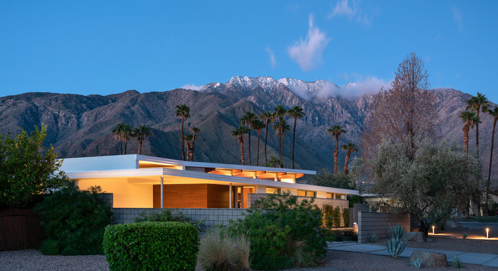 Mid-sized contemporary white one-story stucco house exterior idea