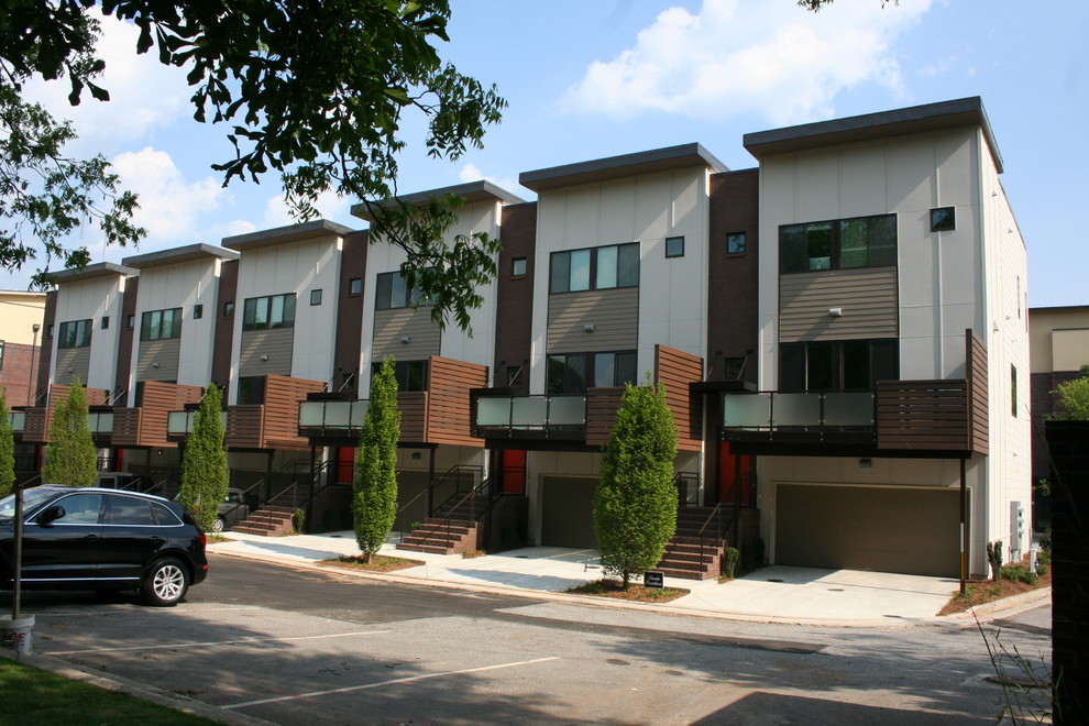 Photo of a modern house exterior in Atlanta.