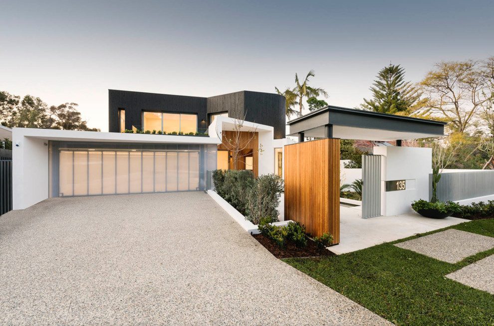 Zweistöckiges Modernes Einfamilienhaus mit Mix-Fassade, bunter Fassadenfarbe und Flachdach in Miami