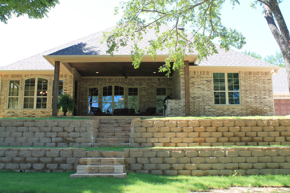 Inspiration for a mid-sized timeless beige one-story brick exterior home remodel in Dallas