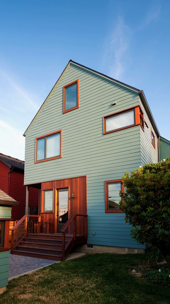 Inspiration for a medium sized and green contemporary two floor detached house in Seattle with wood cladding, a pitched roof and a shingle roof.