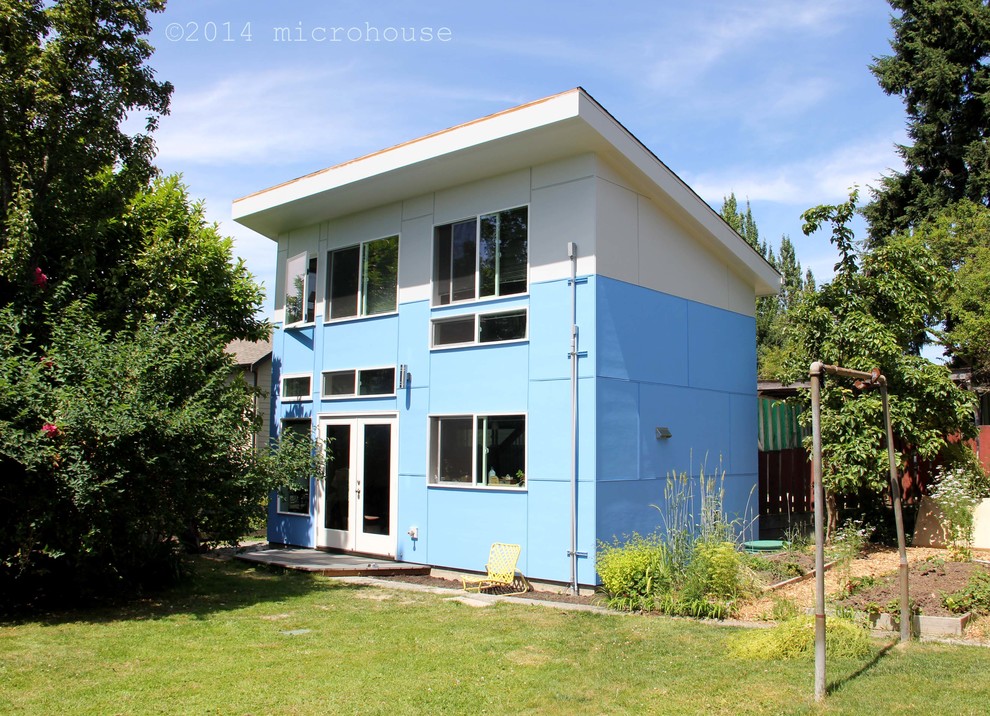 Foto della facciata di una casa piccola contemporanea