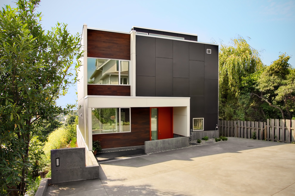 Идея дизайна: двухэтажный, черный частный загородный дом среднего размера в современном стиле с комбинированной облицовкой и плоской крышей