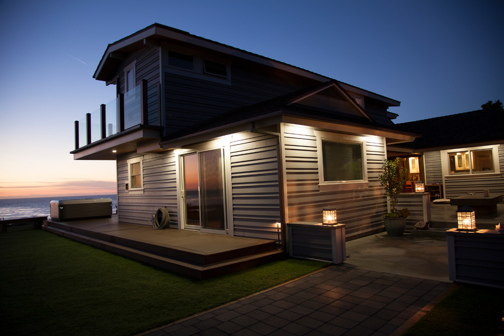 ソルトレイクシティにある高級なビーチスタイルのおしゃれな家の外観 (コンクリート繊維板サイディング) の写真