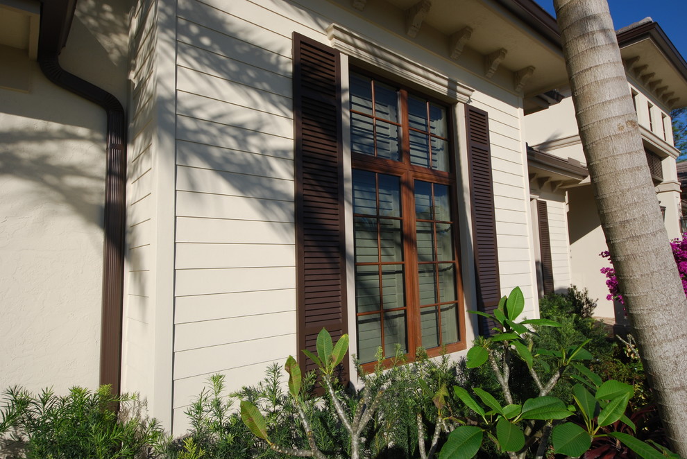 Traditional exterior home idea in Miami