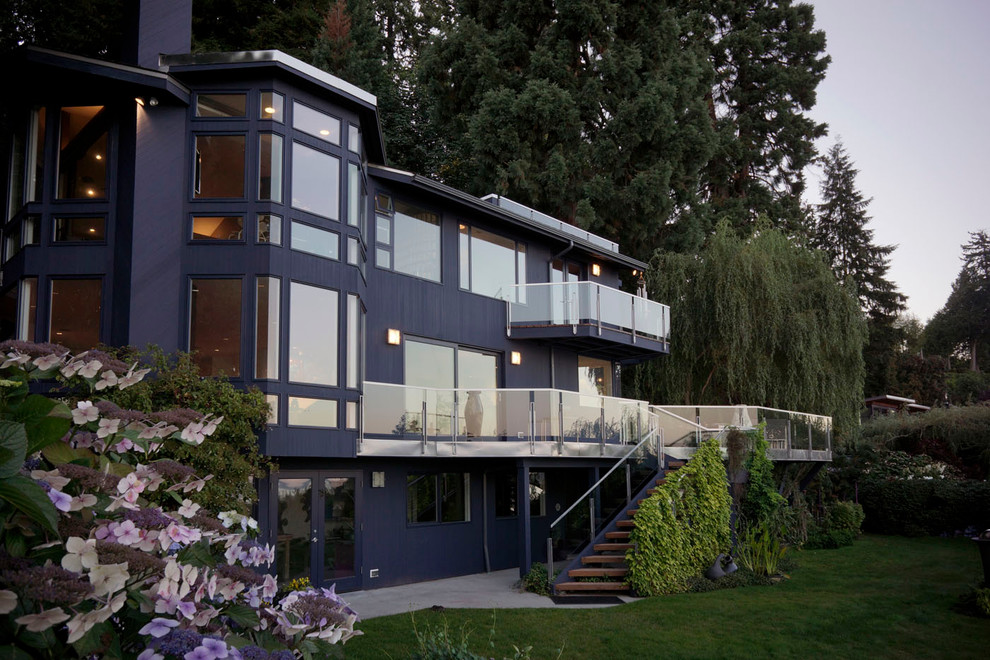 This is an example of a contemporary house exterior in Seattle with three floors.