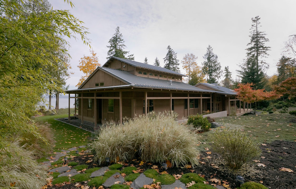 Mid-sized asian brown one-story wood exterior home photo in Seattle with a metal roof