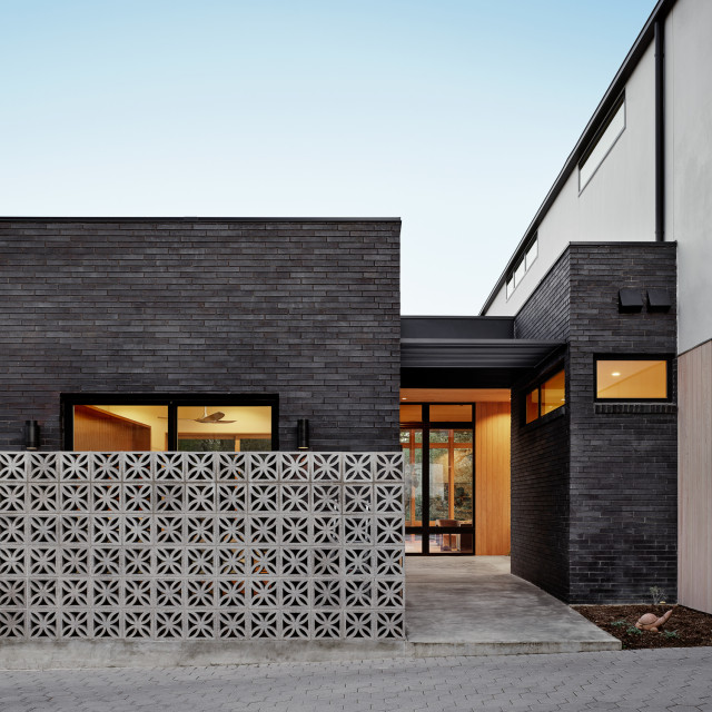 Balcones Rétro Façade Austin par Soledad Builders, LLC Houzz